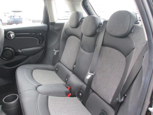 MINI クーパーD クラシック・トリム 16AW ACCシートヒーターRカメラ1オナ禁煙 LEDヘッドライト アップルカープレイ(34枚目)