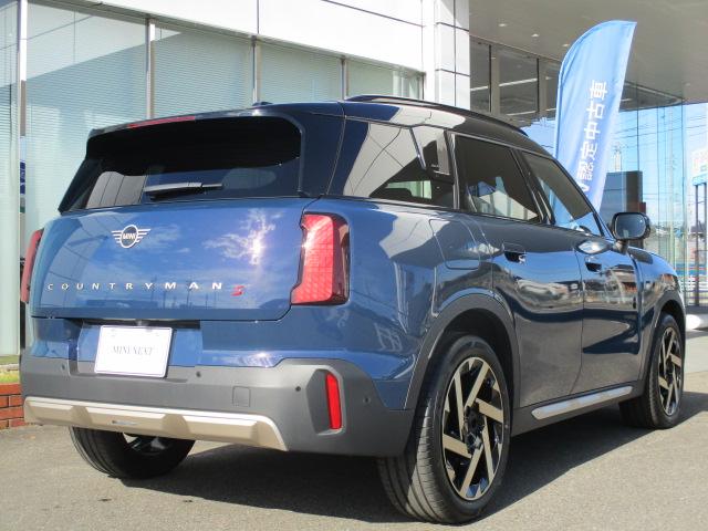 ＭＩＮＩ カントリーマンＳオール４　フェイバリット・トリム　１９ＡＷ　ＡＣＣ　全方位カメラＨＵＤデモカー禁煙　アダプティブＬＥＤヘッドライト　オートハイビーム　シート・ステアリングヒーター　ハーマンカードンスピーカー　フェイバードトリム　アップルカープレイ（11枚目）