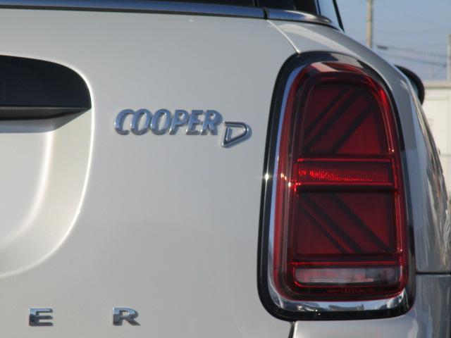 ＭＩＮＩ クーパーＤ　クロスオーバー　クラシック・トリム　１８ＡＷバックカメラ電動ゲート１オナ禁煙　ＬＥＤヘッドライト　シートヒーター　アップルカープレイ（7枚目）