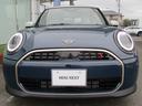 ＭＩＮＩ クーパーＳ　フェイバリット・トリム　１８ＡＷ　ＡＣＣ　全方位カメラ　ＨＵＤ　デモカー禁煙　アダプティブＬＥＤヘッドライト　オートハイビーム　シートヒーター　ステアリングヒーター　電動シート　アップルカープレイ（4枚目）