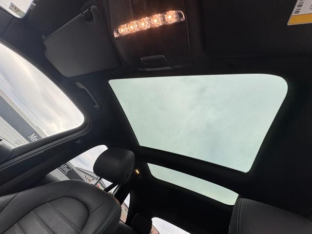 ＧＬＣ ＧＬＣ２２０ｄ　４マチック　ＡＭＧライン　認定中古車保証２年　本革シート　シートヒーター　メモリー付き電動シート　パノラミックスライディングルーフ（13枚目）