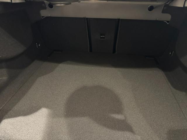 Aクラスセダン A180 スタイルセダン AMGライン ワンオーナー 弊社ユーザー様お下取り車 メモリ付きパワーシート シートヒーター 純正ドラレコ TV ETC ワイヤレスチャージング 認定中古車保証2年(12枚目)