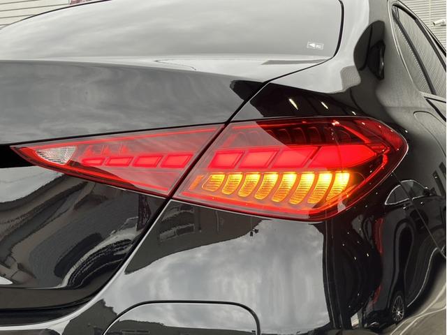 Cクラス C350eスポーツ 正規認定中古車 認定中古車保証2年付 新車保証継承 パノラミックスライディングルーフ 禁煙車 黒半革電動シート パーキングアシスト 360°カメラ LEDヘッドライト 純正ドライブレコーダー(12枚目)