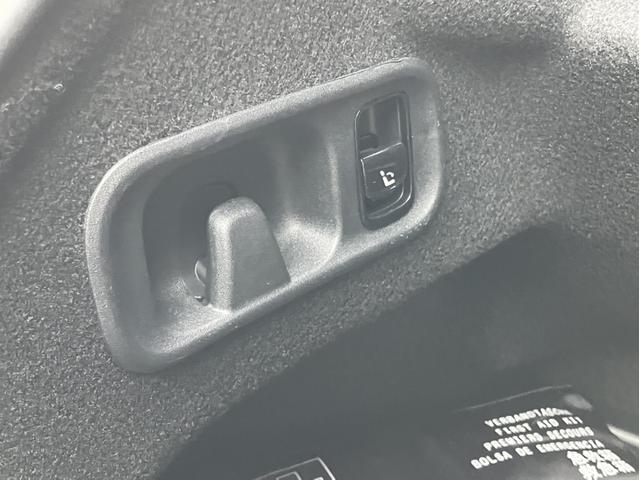 Cクラス C350eスポーツ 正規認定中古車 認定中古車保証2年付 新車保証継承 パノラミックスライディングルーフ 禁煙車 黒半革電動シート パーキングアシスト 360°カメラ LEDヘッドライト 純正ドライブレコーダー(15枚目)