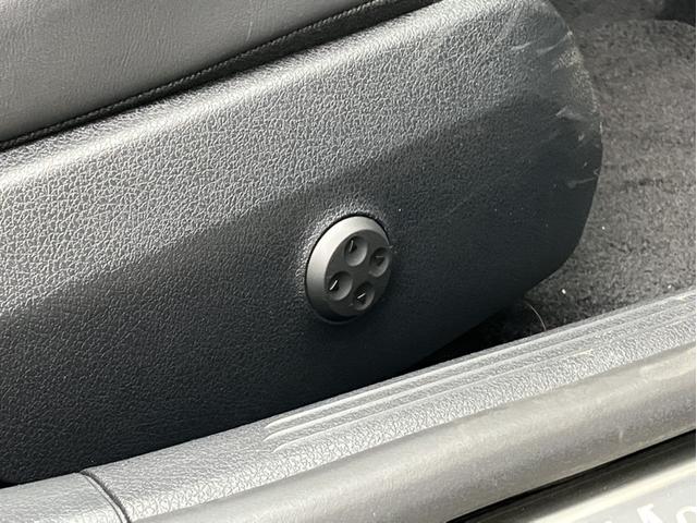 Cクラス C350eスポーツ 正規認定中古車 認定中古車保証2年付 新車保証継承 パノラミックスライディングルーフ 禁煙車 黒半革電動シート パーキングアシスト 360°カメラ LEDヘッドライト 純正ドライブレコーダー(28枚目)