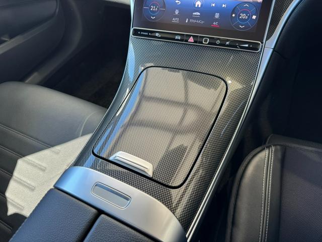Cクラス C220dアバンギャルド AMGラインパッケージ 正規認定中古車 認定中古車保証2年 AMGラインパッケージ ベーシックパッケージ パノラミックスライディングルーフ 360°カメラ レザーエクスクルーシブパッケージ 禁煙車 LED オプションカラー(9枚目)