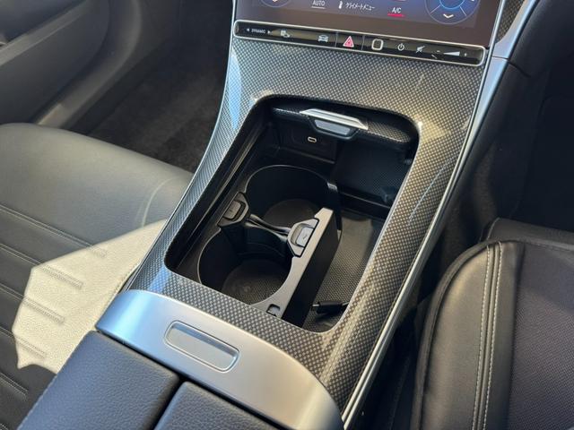 Cクラス C220dアバンギャルド AMGラインパッケージ 正規認定中古車 認定中古車保証2年 AMGラインパッケージ ベーシックパッケージ パノラミックスライディングルーフ 360°カメラ レザーエクスクルーシブパッケージ 禁煙車 LED オプションカラー(10枚目)