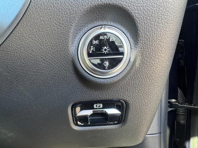 Cクラス C220dアバンギャルド AMGラインパッケージ 正規認定中古車 認定中古車保証2年 AMGラインパッケージ ベーシックパッケージ パノラミックスライディングルーフ 360°カメラ レザーエクスクルーシブパッケージ 禁煙車 LED オプションカラー(14枚目)