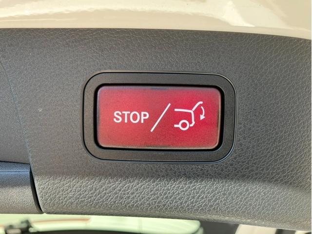 テールゲートの自動開閉が可能です。　小さいお子様を抱っこしている際や、お買い物で手が塞がってしまっている場合でも自動開閉テールゲートなら楽々です！