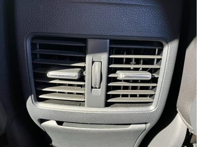 東名高速道路　静岡ＩＣ出口を右折していただき、直進約１ｋｍ左手に当店がございます。　広大な敷地には、認定中古車を多数展示しています。　ＭＢ東名静岡　ＴＥＬ：０５４−２０３−２００１