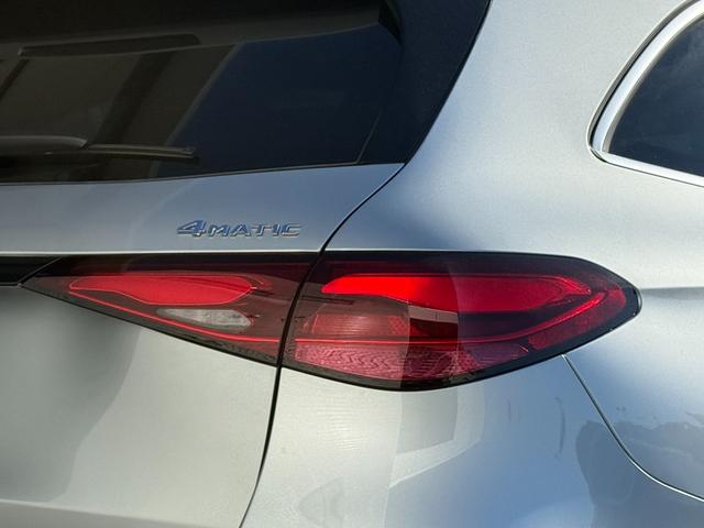 GLC GLC220d 4マチック ドライバーズパッケージ 正規認定中古車 認定中古車保証2年 禁煙車 AMGラインパッケージ パノラミックスライディングルーフ 360°カメラ シートヒーター 新車保証継承 メモリ付きパワーシート 弊社デモカーアップ LED(12枚目)