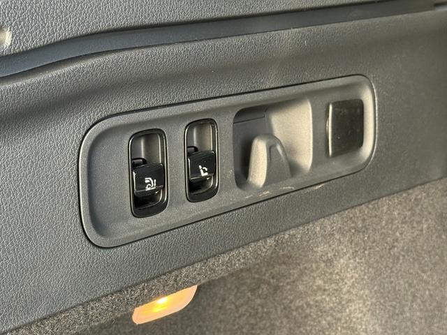 GLC GLC220d 4マチック ドライバーズパッケージ 正規認定中古車 認定中古車保証2年 禁煙車 AMGラインパッケージ パノラミックスライディングルーフ 360°カメラ シートヒーター 新車保証継承 メモリ付きパワーシート 弊社デモカーアップ LED(17枚目)