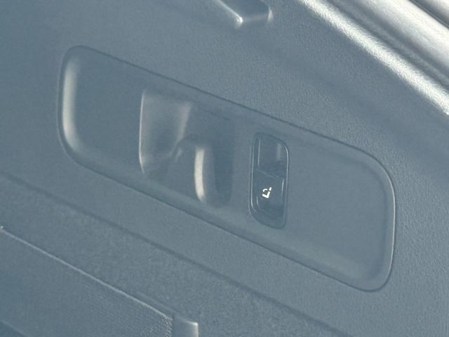 GLC GLC220d 4MクペドライバズP+AMGラインP 正規認定中古車 認定中古車保証2年付き オプションカラー 禁煙車 パノラミックスライディングルーフ ブルメスターサラウンドサウンドシステム ACC ヘッドアップディスプレイ 純正ドライブレコーダー(17枚目)