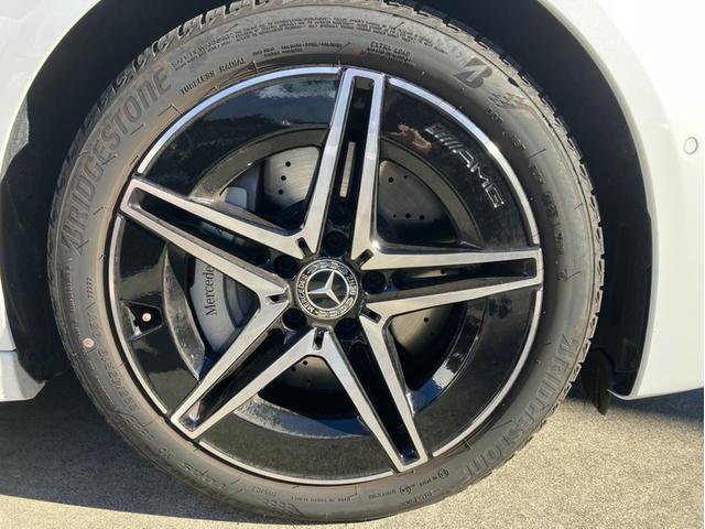 �����Z�f�X�E�x���c�̃{�f�B�\���́A�Ռ��z���X�y�[�X���\���m�ۂ��邱�ƂŖ�����Փ˂��Ă��܂����ۂł��Ռ����u���ɘa�炰�܂��B�@����Ɋ��ȃt���[��������A�l�̏�Ԃ��Ă���R�b�N�s�b�g�����܂��B