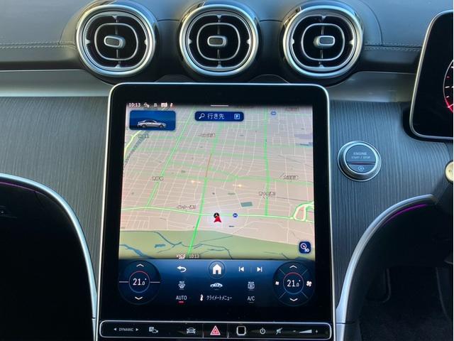 �����Z�f�X�E�x���c�̃{�f�B�\���́A�Ռ��z���X�y�[�X���\���m�ۂ��邱�ƂŖ�����Փ˂��Ă��܂����ۂł��Ռ����u���ɘa�炰�܂��B�@����Ɋ��ȃt���[��������A�l�̏�Ԃ��Ă���R�b�N�s�b�g�����܂��B