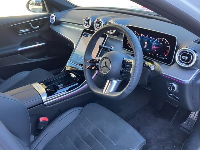 �����Z�f�X�E�x���c�̃V�[�g�́A�l�ԍH�w�����Ƃɐ݌v����Ă��܂��B�@���ǂ��d�����������̃h���C�u�ł����ɂ����\���ɂȂ��Ă���܂��B�@�Ԃ̉^�]�ō��ɕ��S������������͐����x���������������B