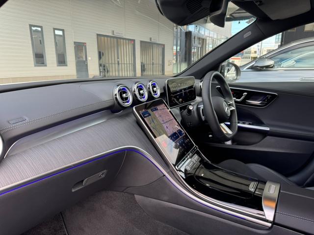 �����Z�f�X�E�x���c�̃V�[�g�́A�l�ԍH�w�����Ƃɐ݌v����Ă��܂��B�@���ǂ��d�����������̃h���C�u�ł����ɂ����\���ɂȂ��Ă���܂��B�@�Ԃ̉^�]�ō��ɕ��S������������͐����x���������������B