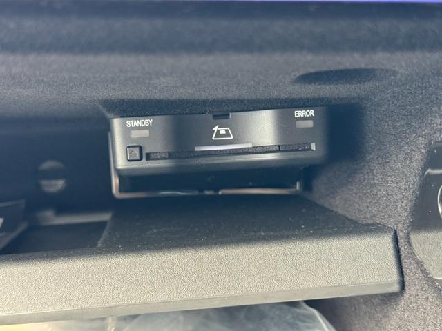 �d�s�b�ԍڊ�𑕔����Ă���܂��B�l�X�Ȋ��������K�p����܂��̂ŁA���݂ł͕K�{�����ƌ����鑕���ɂȂ�܂����B���݃J�[�h���������ł�����A�����ɗ��p�\�ł������܂��B