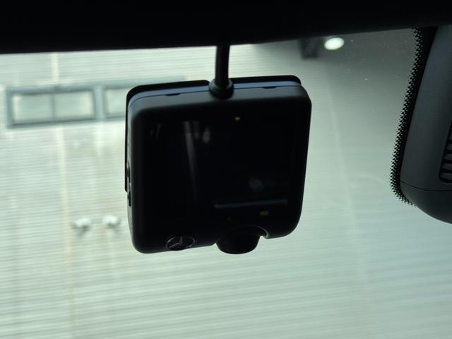 �����Z�f�X�E�x���c�̃V�[�g�́A�l�ԍH�w�����Ƃɐ݌v����Ă��܂��B�@���ǂ��d�����������̃h���C�u�ł����ɂ����\���ɂȂ��Ă���܂��B�@�Ԃ̉^�]�ō��ɕ��S������������͐����x���������������B