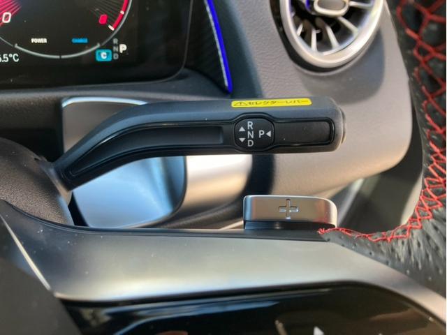 �����Z�f�X�E�x���c�̃{�f�B�\���́A�Ռ��z���X�y�[�X���\���m�ۂ��邱�ƂŖ�����Փ˂��Ă��܂����ۂł��Ռ����u���ɘa�炰�܂��B�@����Ɋ��ȃt���[��������A�l�̏�Ԃ��Ă���R�b�N�s�b�g�����܂��B