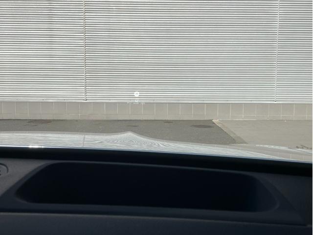 �����Z�f�X�E�x���c�̃{�f�B�\���́A�Ռ��z���X�y�[�X���\���m�ۂ��邱�ƂŖ�����Փ˂��Ă��܂����ۂł��Ռ����u���ɘa�炰�܂��B�@����Ɋ��ȃt���[��������A�l�̏�Ԃ��Ă���R�b�N�s�b�g�����܂��B