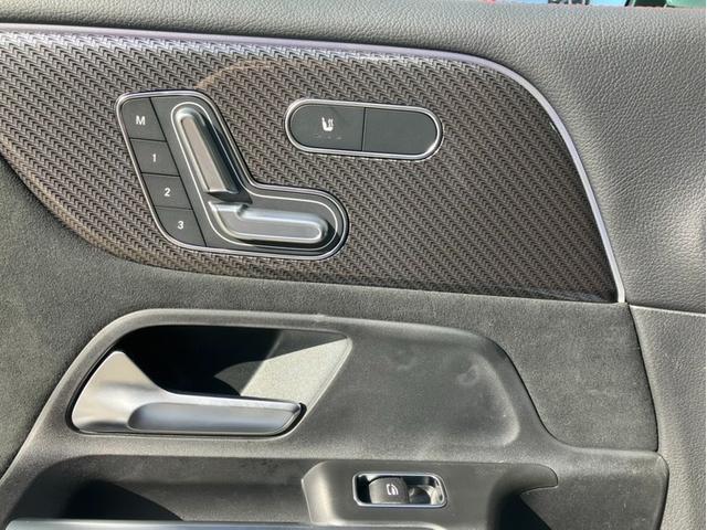 �����n�[�h�f�B�X�N�i�r�𓋍ڂ��Ă��܂��B�X�}�[�g�t�H������Ɏ����ƂȂ��ʘb�ł���n���Y�t���[�@�\�i�a�����������������j�𑕔����Ă���܂��B�������a�����������������I�[�f�B�I�����g�p�����܂��B