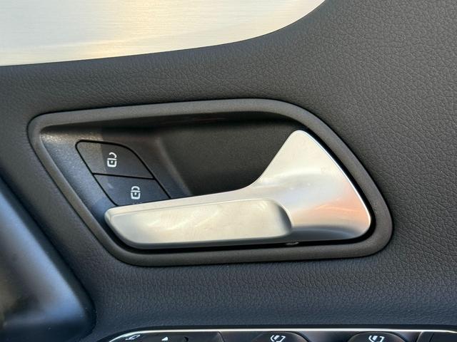 Ａクラスセダン Ａ２００ｄセダンＡＭＧレザエクスクルーシブパッケージ　ＡＭＧラインパッケージ　パノラミックスライディングルーフ　アドバンスドパッケージ　ヘッドアップディスプレイ　３６０°カメラ　シートヒーター　メモリ付きパワーシート　新車保証継承　弊社デモカーアップ（20枚目）