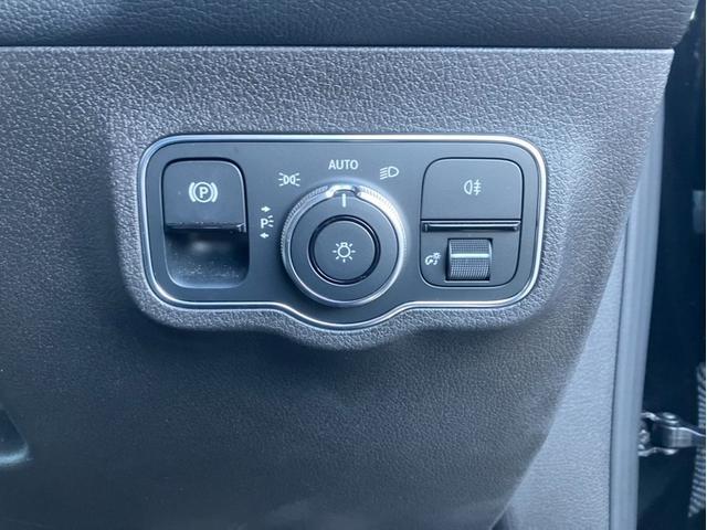 �����Z�f�X�E�x���c�̃{�f�B�\���́A�Ռ��z���X�y�[�X���\���m�ۂ��邱�ƂŖ�����Փ˂��Ă��܂����ۂł��Ռ����u���ɘa�炰�܂��B�@����Ɋ��ȃt���[��������A�l�̏�Ԃ��Ă���R�b�N�s�b�g�����܂��B