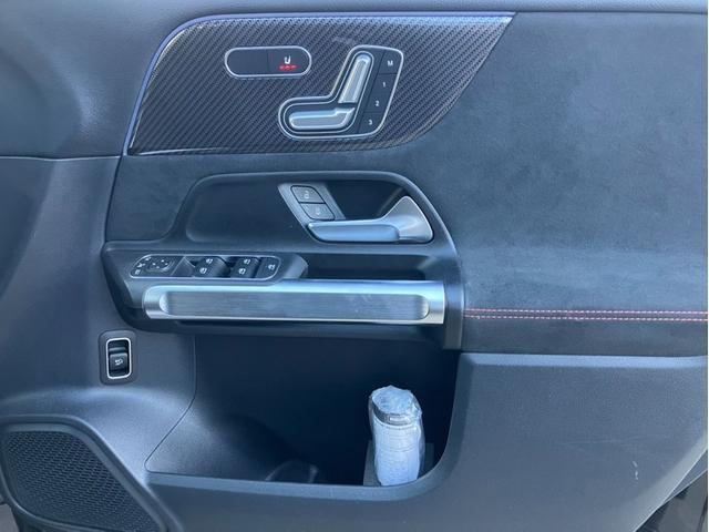 �y�p�[�L���O�A�V�X�g���A�r���[�J�����z�@���o�[�X�ɘA�����A�ԗ�����̉f�������C���f�B�X�v���C�ɕ\�����܂��B�N���ȉ摜�A���m�ȗ\�����C���ɂ���ގ��̉^�]������T�|�[�g���܂��B�W����ɂĂ��m�F���������B