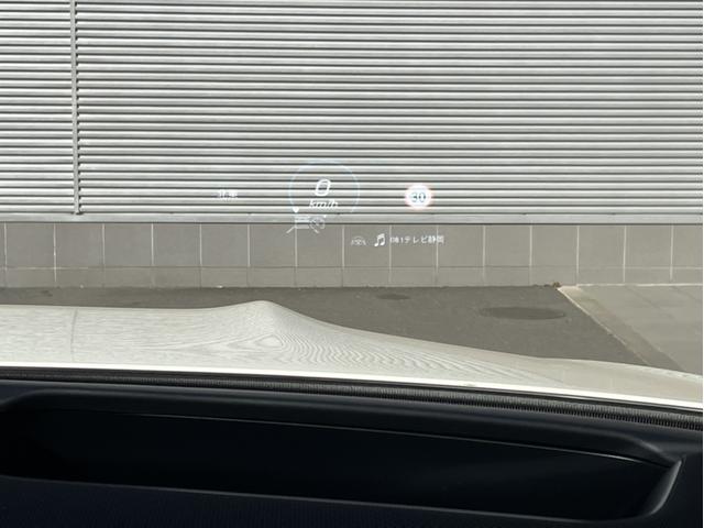 �����Z�f�X�E�x���c�̃{�f�B�\���͏Ռ��z���X�y�[�X���\���m�ۂ��邱�ƂŖ�����Փ˂��Ă��܂����ۂ̏Ռ����u���ɓ������܂��B����Ɋ��ȃt���[��������A�l�̏�Ԃ��Ă���R�b�N�s�b�g�����܂��B