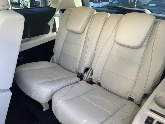 �����Z�f�X�E�x���c�̃{�f�B�\���͏Ռ��z���X�y�[�X���\���m�ۂ��邱�ƂŖ�����Փ˂��Ă��܂����ۂ̏Ռ����u���ɓ������܂��B����Ɋ��ȃt���[��������A�l�̏�Ԃ��Ă���R�b�N�s�b�g�����܂��B