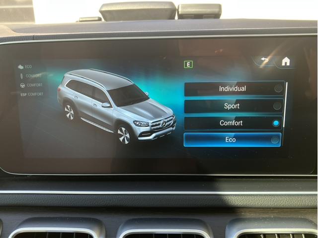 �y�p�[�L���O�A�V�X�g���A�r���[�J�����z�@���o�[�X�ɘA�����A�ԗ�����̉f�������C���f�B�X�v���C�ɕ\�����܂��B�N���ȉ摜�A���m�ȗ\�����C���ɂ���ގ��̉^�]������T�|�[�g���܂��B�W����ɂĂ��m�F���������B