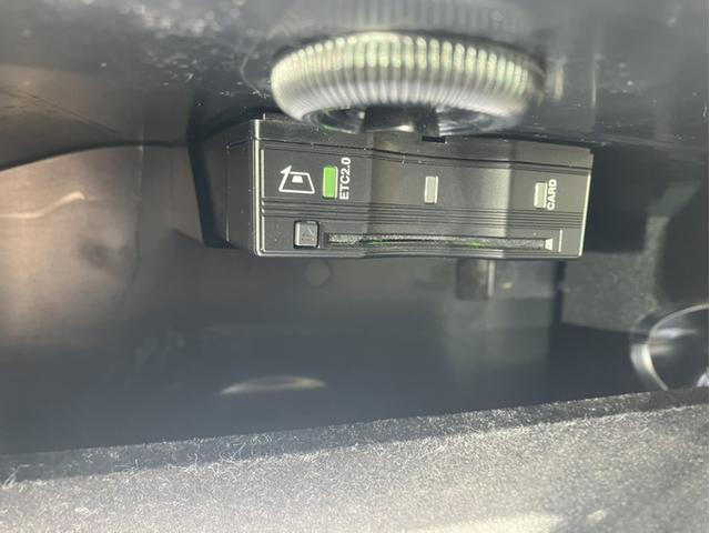 �d�s�b�ԍڊ�𑕔����Ă���܂��B�l�X�Ȋ��������K�p����܂��̂ŁA���݂ł͕K�{�����ƌ����鑕���ɂȂ�܂����B���݃J�[�h���������ł�����A�����ɗ��p�\�ł������܂��B