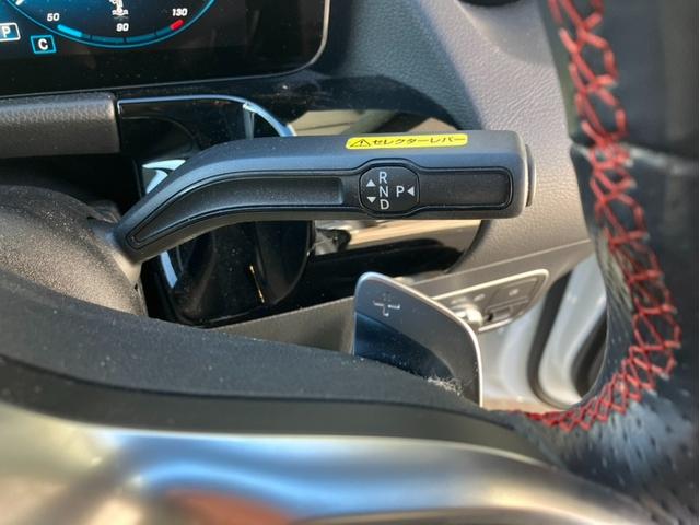 �����Z�f�X�E�x���c�̃{�f�B�\���́A�Ռ��z���X�y�[�X���\���m�ۂ��邱�ƂŖ�����Փ˂��Ă��܂����ۂł��Ռ����u���ɘa�炰�܂��B�@����Ɋ��ȃt���[��������A�l�̏�Ԃ��Ă���R�b�N�s�b�g�����܂��B