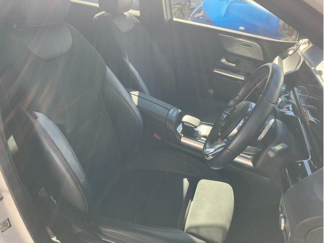 �����Z�f�X�E�x���c�̃V�[�g�́A�l�ԍH�w�����Ƃɐ݌v����Ă��܂��B�@���ǂ��d�����������̃h���C�u�ł����ɂ����\���ɂȂ��Ă���܂��B�@�Ԃ̉^�]�ō��ɕ��S������������͐����x���������������B