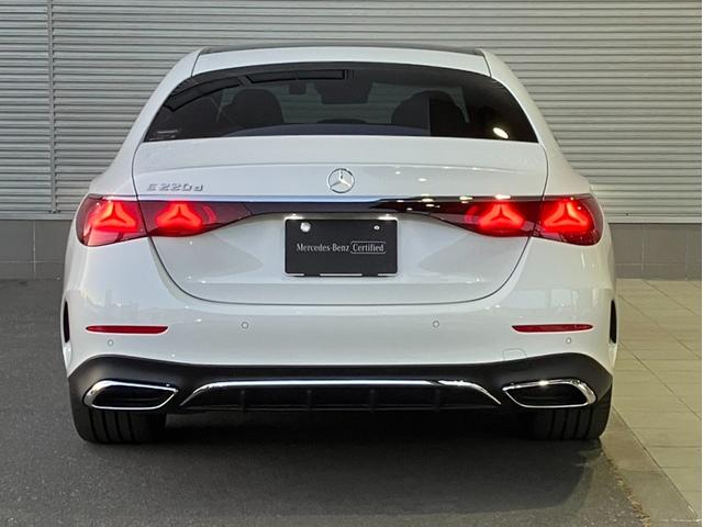 �����Z�f�X�E�x���c�̃{�f�B�\���͏Ռ��z���X�y�[�X���\���m�ۂ��邱�ƂŖ�����Փ˂��Ă��܂����ۂ̏Ռ����u���ɓ������܂��B����Ɋ��ȃt���[��������A�l�̏�Ԃ��Ă���R�b�N�s�b�g�����܂��B