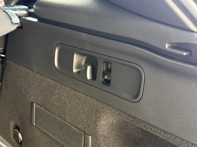 GLC GLC220d 4マチック AMGラインパッケージ 正規認定中古車 認定中古車保証2年付き 新車保証継承 弊社デモンストレーションカー 禁煙車 純正ドライブレコーダー ACC ハンズオフ 360°カメラ オートトランク パノラミックスライディングルーフ(17枚目)