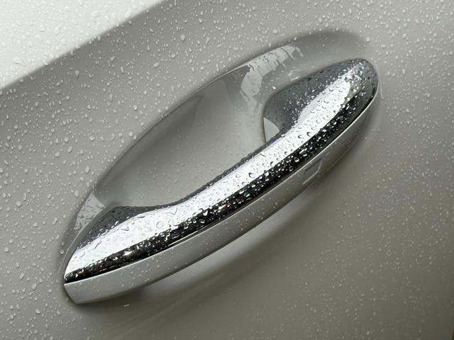 Ｃクラスステーションワゴン Ｃ２００　ステーションワゴン　ラグジュアリー　メモリ付きパワーシート　シートヒーター　純正ドライブレコーダー　ＭＢＵＸ　当店デモカーアップ　フットトランクオープナー　新車保証継承　認定中古車保証２年　ＥＴＣ　パノラミックスライディングルーフ（11枚目）