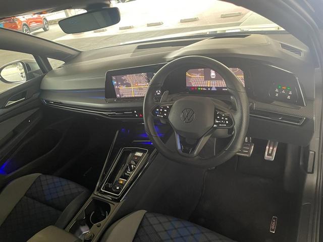 ゴルフＲヴァリアント 　認定中古車　Ａｄｖａｎｃｅ　１９インチ　アダプティブコントロール　ＬＥＤマトリックスヘッドランプ　スマートフォン非接触充電　ＬＥＤテールランプ　Ａｐｐ－Ｃｏｎｅｃｔ　同一車線内全車速運転支援システム（14枚目）