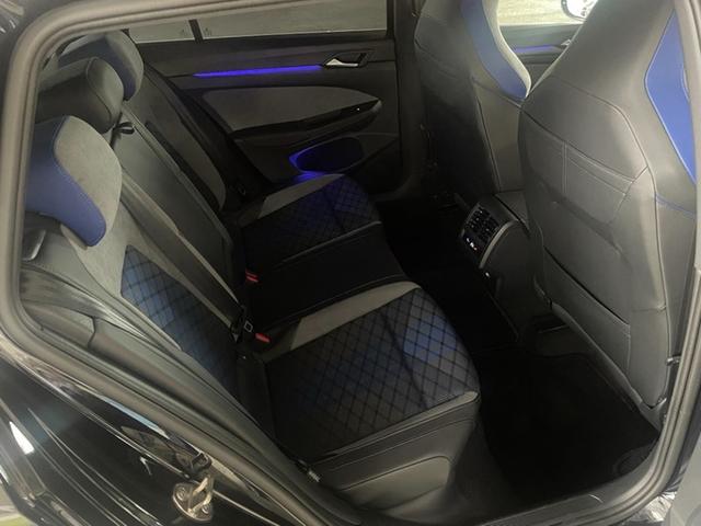 ゴルフＲヴァリアント 　認定中古車　Ａｄｖａｎｃｅ　１９インチ　アダプティブコントロール　ＬＥＤマトリックスヘッドランプ　スマートフォン非接触充電　ＬＥＤテールランプ　Ａｐｐ－Ｃｏｎｅｃｔ　同一車線内全車速運転支援システム（41枚目）