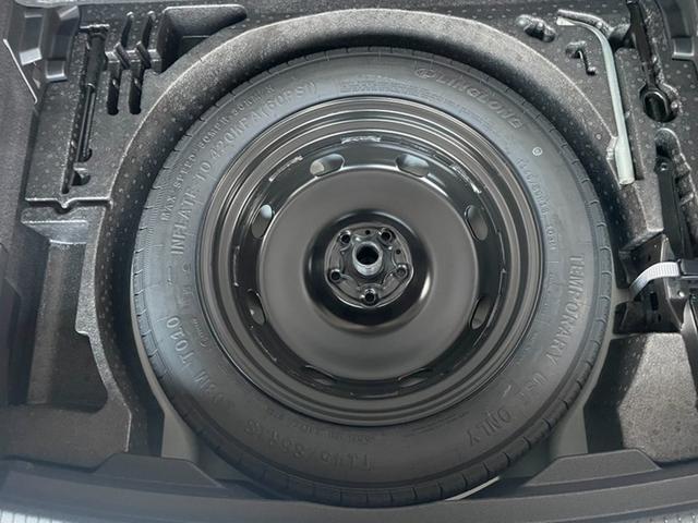 スペアタイヤを装備。