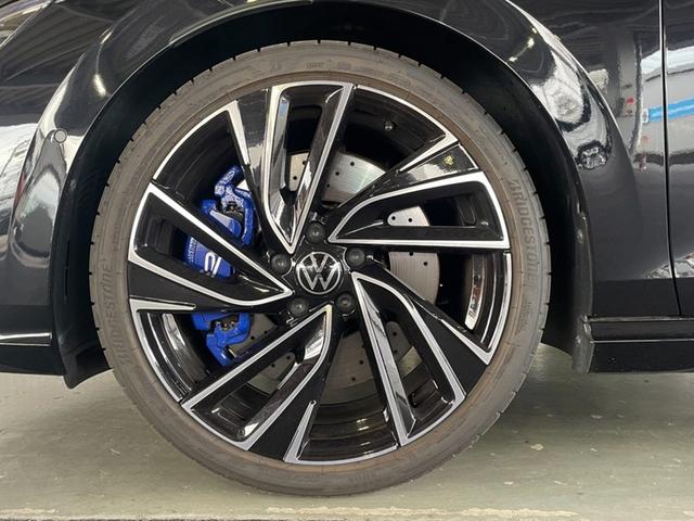 ゴルフRヴァリアント 認定中古車 Advance 19インチ アダプティブコントロール LEDマトリックスヘッドランプ スマートフォン非接触充電 LEDテールランプ App-Conect 同一車線内全車速運転支援システム(8枚目)