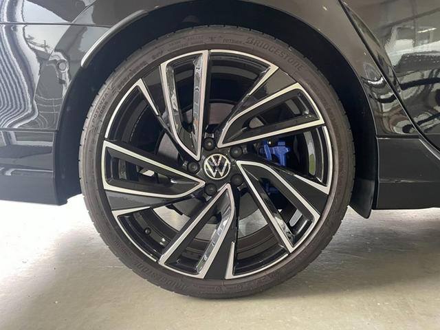 ゴルフRヴァリアント 認定中古車 Advance 19インチ アダプティブコントロール LEDマトリックスヘッドランプ スマートフォン非接触充電 LEDテールランプ App-Conect 同一車線内全車速運転支援システム(10枚目)