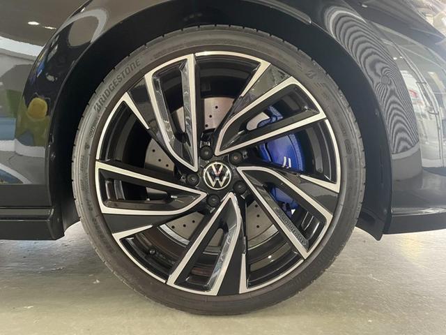 ゴルフRヴァリアント 認定中古車 Advance 19インチ アダプティブコントロール LEDマトリックスヘッドランプ スマートフォン非接触充電 LEDテールランプ App-Conect 同一車線内全車速運転支援システム(11枚目)