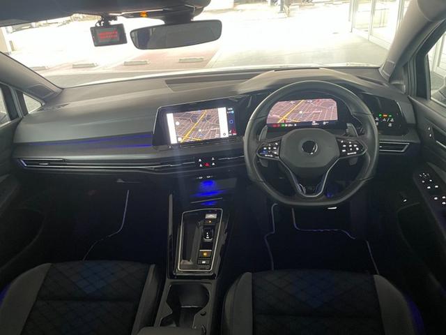 ゴルフRヴァリアント 認定中古車 Advance 19インチ アダプティブコントロール LEDマトリックスヘッドランプ スマートフォン非接触充電 LEDテールランプ App-Conect 同一車線内全車速運転支援システム(12枚目)