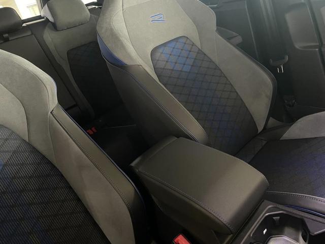 ゴルフRヴァリアント 認定中古車 Advance 19インチ アダプティブコントロール LEDマトリックスヘッドランプ スマートフォン非接触充電 LEDテールランプ App-Conect 同一車線内全車速運転支援システム(35枚目)