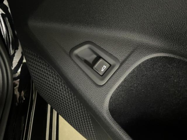 ゴルフRヴァリアント 認定中古車 Advance 19インチ アダプティブコントロール LEDマトリックスヘッドランプ スマートフォン非接触充電 LEDテールランプ App-Conect 同一車線内全車速運転支援システム(37枚目)