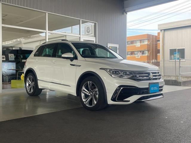 幅広いフロントガラスはフォルクスワーゲンの特徴となっており、運転される方が最大限ストレス無く走行出来るように設計しております。