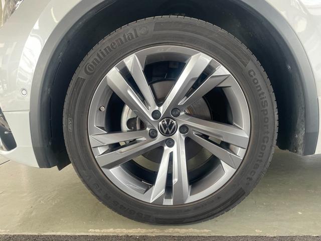 ２５５／４５Ｒ１９インチのモビリティタイヤにＲ−Ｌｉｎｅ専用のアルミホイールを装着。