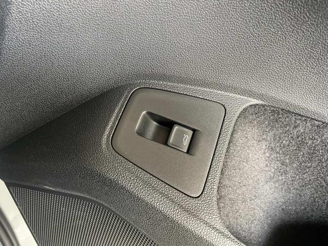 パワーテールゲートの開スイッチです。